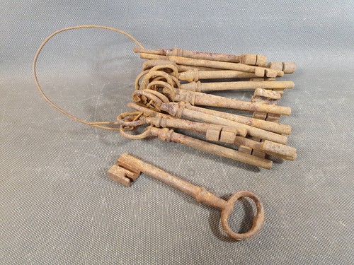 Ancien trousseau grosses - ancien,