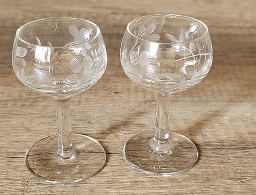 Lot petits verres pied - verres,