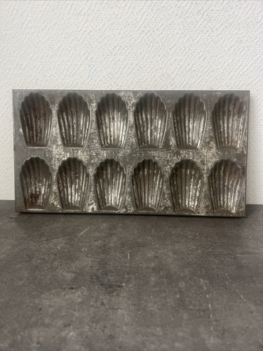 Ancien moule madeleine 12 - moule, a