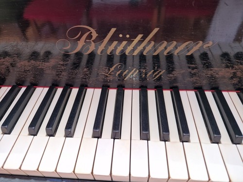 Piano queue - piano, à