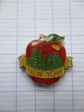 pin's LA POMME NEW YORK