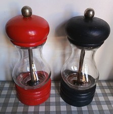 2 moulins à poivre Bois et