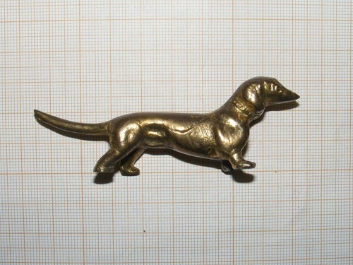 Petit basset chien bronze - petit,