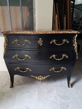 Commode galbée ancienne
