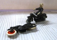 2 motos plus un pilote