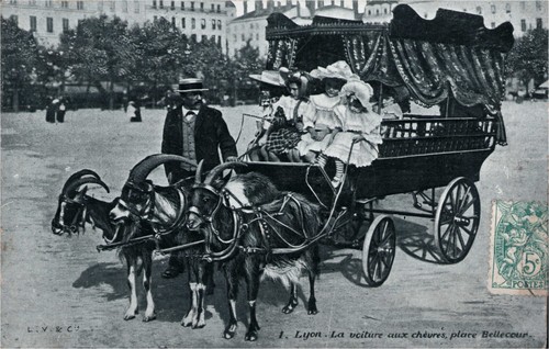 Cpa lyon la voiture - voiture, aux