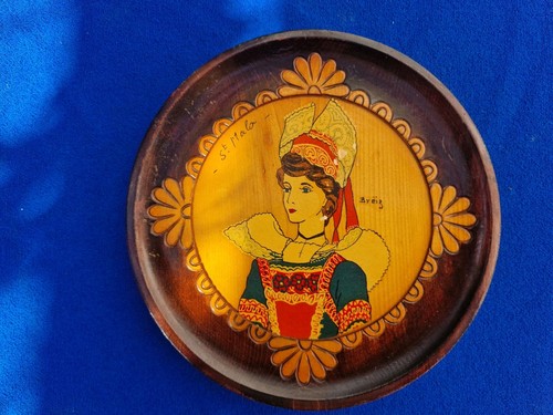 Ancien plat mural bois