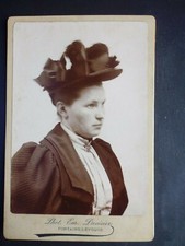 *Photo CDV:FEMME..photographie Em.Duvivier à Fontaine-l'Evêque (Belgique)