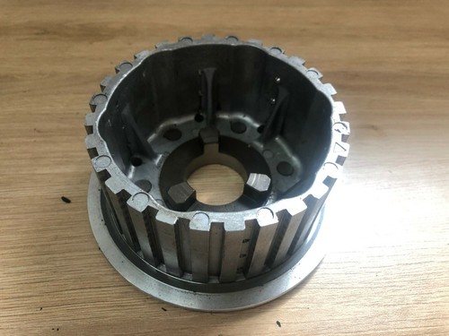 Une noix embrayage pour - noix, moto