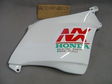 Flanc de carenage coté droit de Honda NX125 1991 64230KAY680ZA 64230-KAY-680ZA