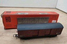 Wagon couvert à bogies portes