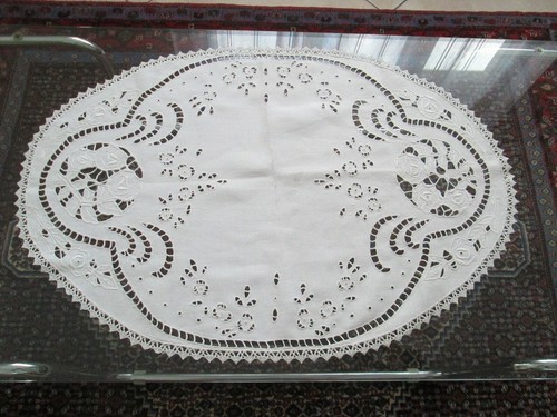 Napperon ovale ancien - ,
