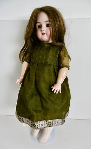 Jolie poupee ancienne - poupee,