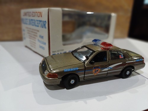Ford crown victoria - victoria, dane