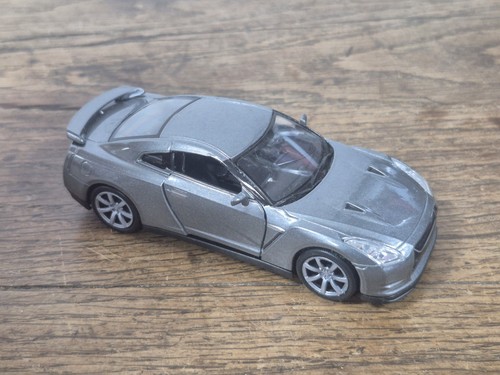 Voiture miniature nissan - miniature,