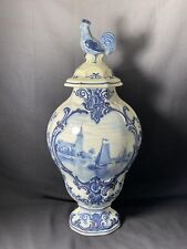 POTICHE COQ EN FAÏENCE DÉCOR BLEU DELFT,  BOCH KERAMIS "CHAMBRE DES PEINTRES"