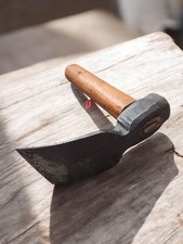 Herminette ancienne XIXe vintage, outil de tonnelier ou charpentier forgé