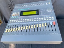 Table de mixage Yamaha Promix 01-16 voies/2 out xlr/jack/cinch faders motorisés