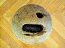 ART- POPULAIRE  BOULE DE BOWLING OU JEU DE QUILLE  EN BOIS ( NOYER ? )N°1)