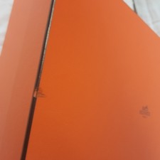 Boite vide Hermes avec un