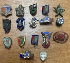 17 INSIGNES MILITAIRE DE BOUTONNIÈRE