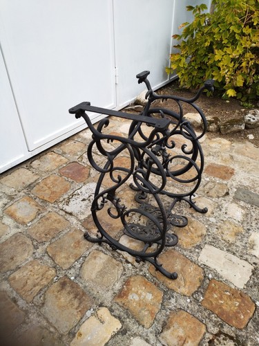Ancien pied fonte machine - en,