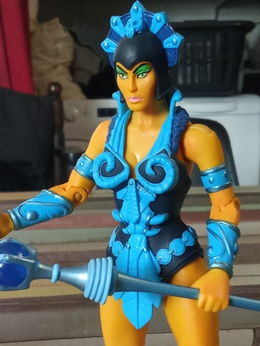 Evil lyn motu - , motuc