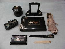 Ensemble de bureau bois laqué et poupée Indochine / Vietnam années 50