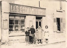 OLD PHOTOGRAPH STOREFRONT LES ECONOMIQUES FAMILY OWNERS