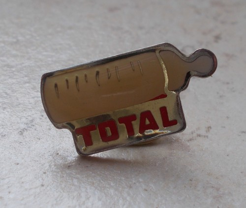 Badge vintage pins pétrole - badge,