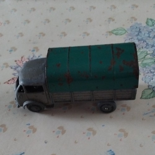 Dinky camion miniature bâché