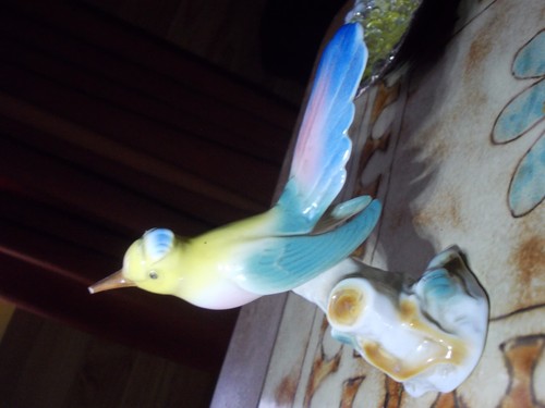 Oiseau porcelaine signé d - en,