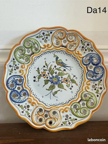 Assiette décor moustiers - , fait