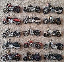 🏍 Lot de 15 motos miniatures, principalement Harley Davidson de Maisto