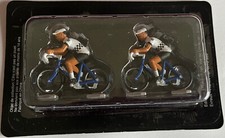 2 COUREURS CYCLISTES TOUR DE