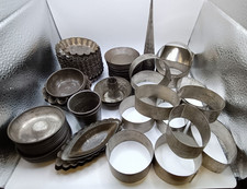 Lot de 114 anciens petits moules métal pour pâtisserie année 60