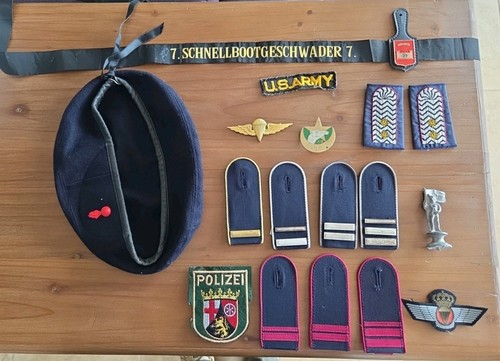Lot insignes écussons - et,