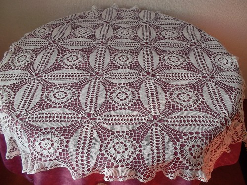 Nappe carrée réalisée - , en