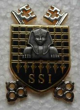INSIGNE METALLIQUE-"PUCELLE "