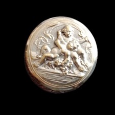 Ancienne petite boîte en