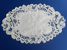 napperon ancien /dentelle au fuseau main  : 29 X 10cm  ( L 47)