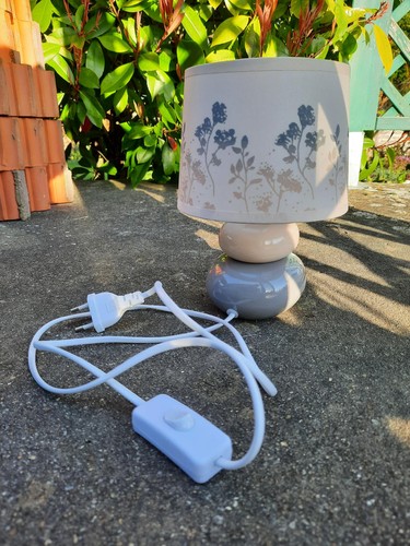 Lampe chevet fleurie - de,
