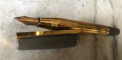 Grand stylo plume - stylo, s.t.