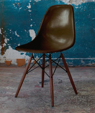 Chaise en fibre de verre EAMES