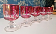 Lot de 5 verres vintage bohèmes, rouge canneberge, soufflé à la bouche