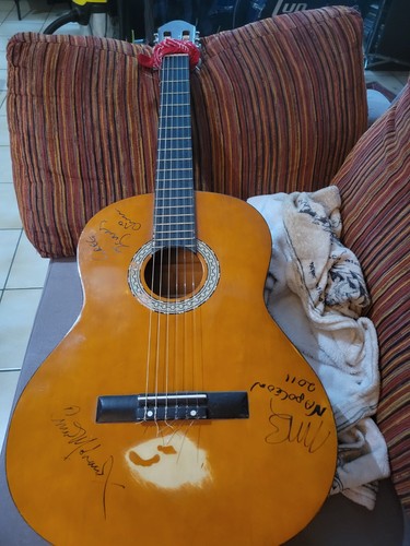 Guitare classique signée par
