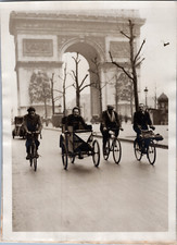 France, Paris, l&#039;athlete Nicot sur un tri-porteur, Vintage press silver pri