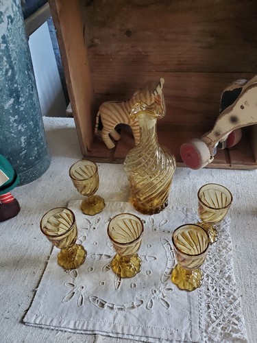 Carafe sur pied - sur, verres