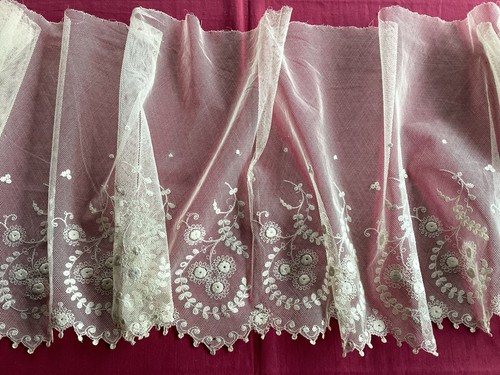 Dentelle ancienne grand - ancienne, volant