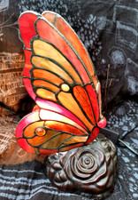 lampe type tiffany, papillon multicolor en vitraux ,idée cadeau